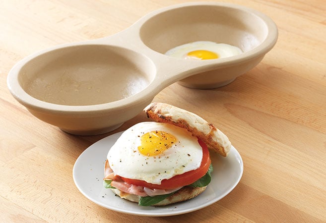 https://www.pamperedchef.ca/iceberg/blog/gift-microwave-egg-cooker.jpg