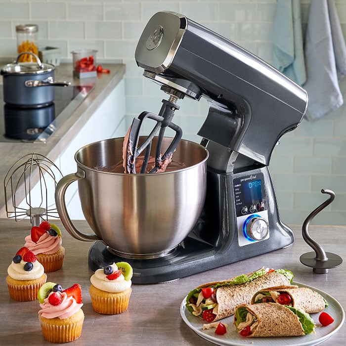 Deluxe Stand Mixer vs Kitchen Aid Artisan with The Flip Flop Chef 